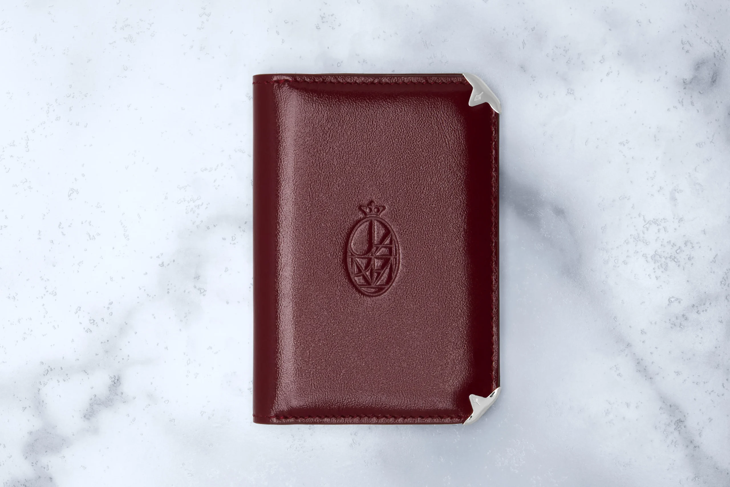 794-bordeaux-empire-gloss-bordeaux-empire-lambskin-interior-bordeaux-empire-gloss-bordeaux-empire-lambskin-interior-variation-1.webp ELSTON TRIFOLD WALLET